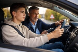 découvrez si le permis accéléré est réellement efficace pour obtenir votre permis de conduire plus rapidement et quelles sont les avantages et inconvénients de cette méthode.