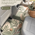 Un intérieur de voiture stylé avec des accessoires mignons et pratiques.