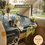 Salon en style hippie avec des couleurs chaleureuses et des motifs floraux.
