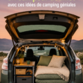 Vue intérieure d'une Prius transformée en espace de camping confortable avec des coussins et un matelas.