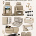 Une voiture bien organisée prête pour un road trip avec des accessoires pratiques disposés à l'intérieur.