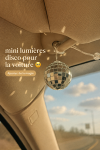 Mini lumières disco installées dans une voiture, créant une ambiance festive