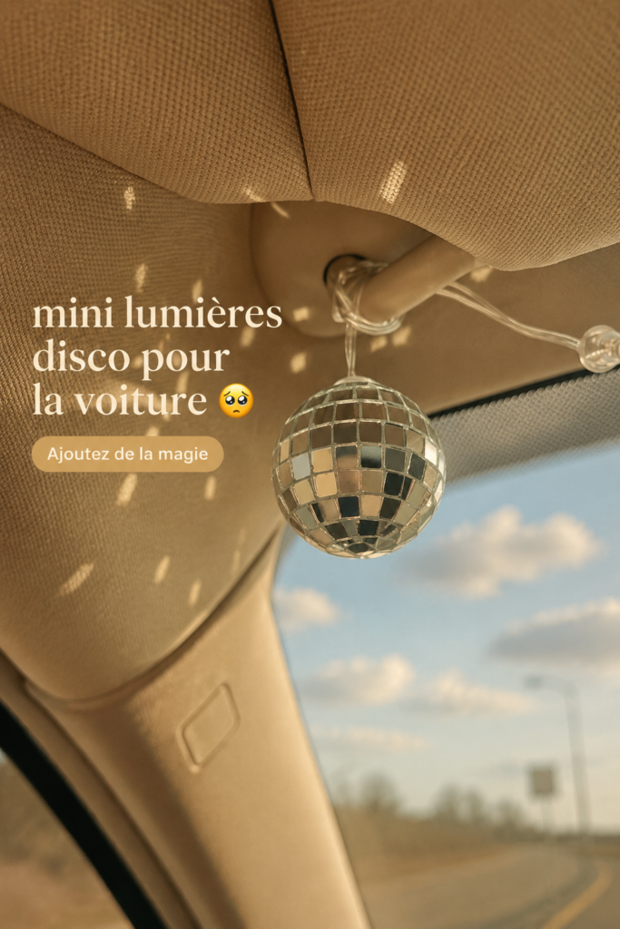 Mini lumières disco installées dans une voiture, créant une ambiance festive
