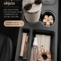 Intérieur d'une voiture bien organisé avec des accessoires esthétiques.